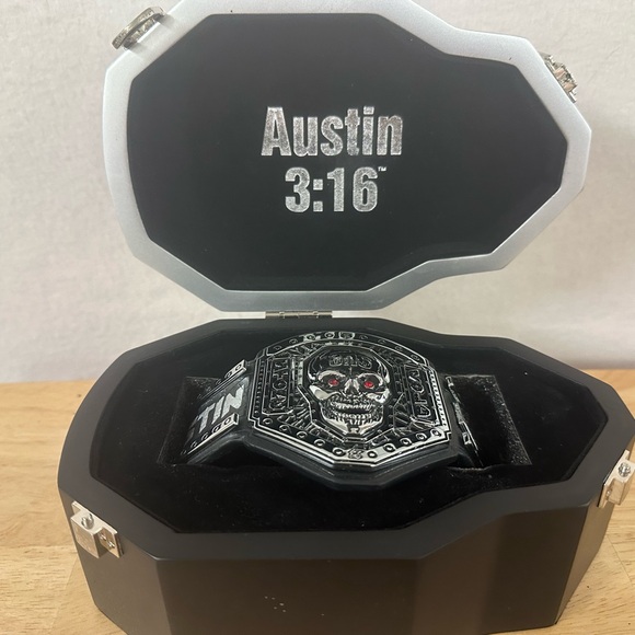 WWE WRESTLEMANIA WORLD 40 STONE COLD LEGACY MINI TITLE AUTHENTIC OFFICIAL